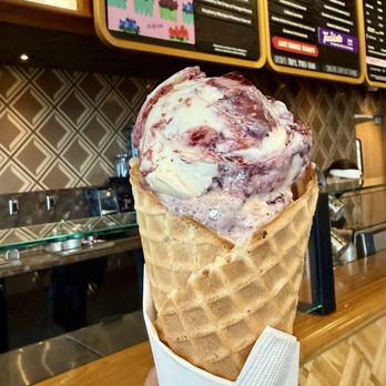 Salt & Straw - Goat cheese marionberry habanero - Ice Cream & Frozen Yogurt Near Me - Lake Oswego, Oregon Salt & Straw - Goat cheese marionberry habanero - Ice Cream & Frozen Yogurt Near Me - Lake Oswego, Oregon