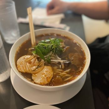 Pho Vietnam - Bun bo hue. Spicy beef noodle soup - Vietnamese Near Me - Honolulu, Hawaii