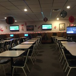 Marino's Pizza - Lots of seating and lots of tvs