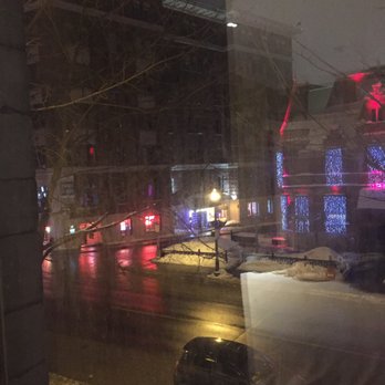 Unilofts Grande-Allée - View of the room on Grande-Allée Street - Hotels Near Me - Quebec City, Quebec