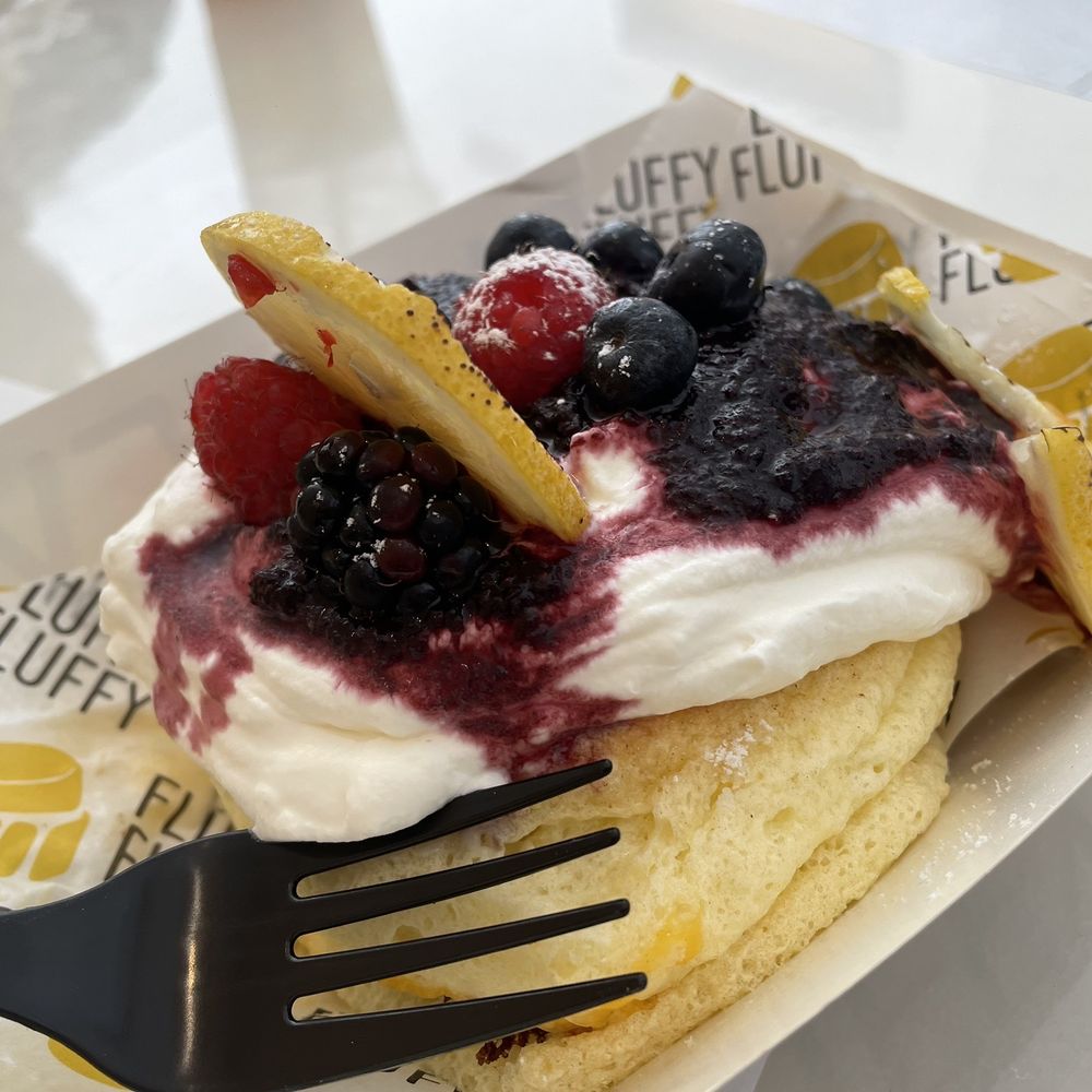 Fluffy Fluffy Dessert Cafe - Blueberry pancakes - Desserts Near Me - Orlando, Florida