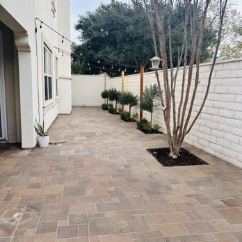 Premier Landscape Renovations - Lighting and plants - Landscaping Near Me Premier Landscape Renovations - Lighting and plants - Landscaping Near Me