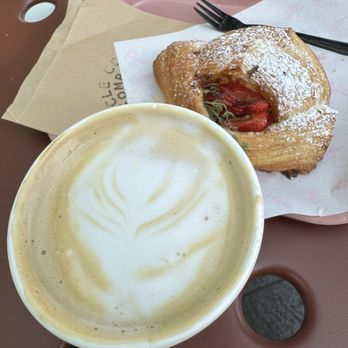 Circle Coffee - Latte & pastry - Coffee & Tea Near Me - Topeka, Kansas