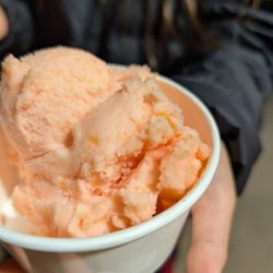 Mora Iced Creamery - Peach sorbet