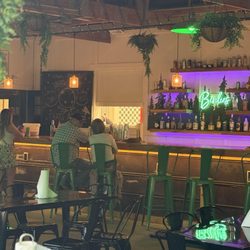 Birdie's Lounge