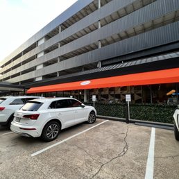 Exterior outside entrance of Davanti Ristorante - Parking lot - there are only a handful of spots - Houston, Texas Exterior outside entrance of Davanti Ristorante - Parking lot - there are only a handful of spots - Houston, Texas