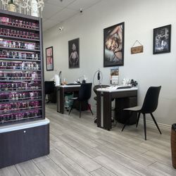 T Nail Lounge