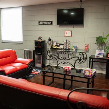 JMP Autowerkz - Waiting area - Auto Repair Near Me - Canoga Park, California JMP Autowerkz - Waiting area - Auto Repair Near Me - Canoga Park, California