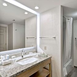 Homewood Suites by Hilton Boston-Peabody - Guest room bath