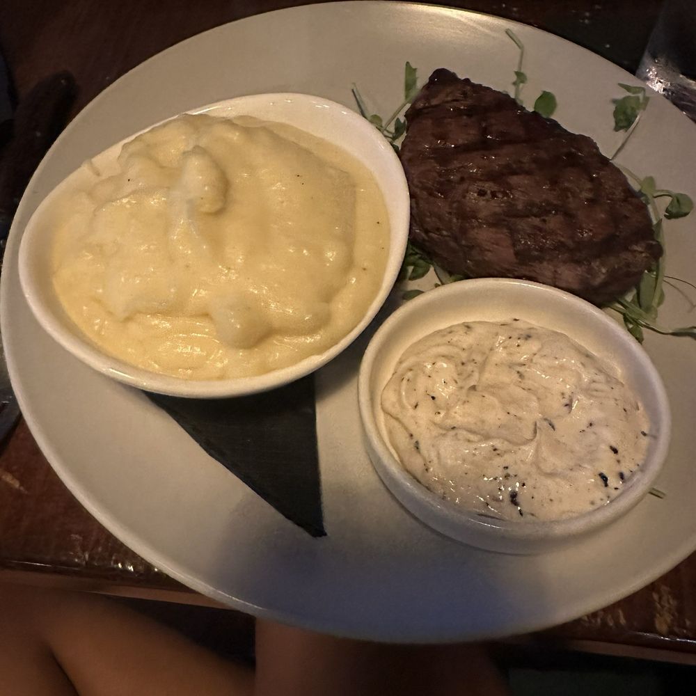 Cody's Restaurant - New American Near Me - New Braunfels, Texas