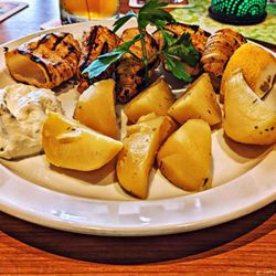 Athina - Grill-Tintenfisch mit Kartoffelschnitz (06/2024)