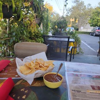 3 Hermanas - Chips and salsa in the patio - Mexican Near Me - Sacramento, California 3 Hermanas - Chips and salsa in the patio - Mexican Near Me - Sacramento, California