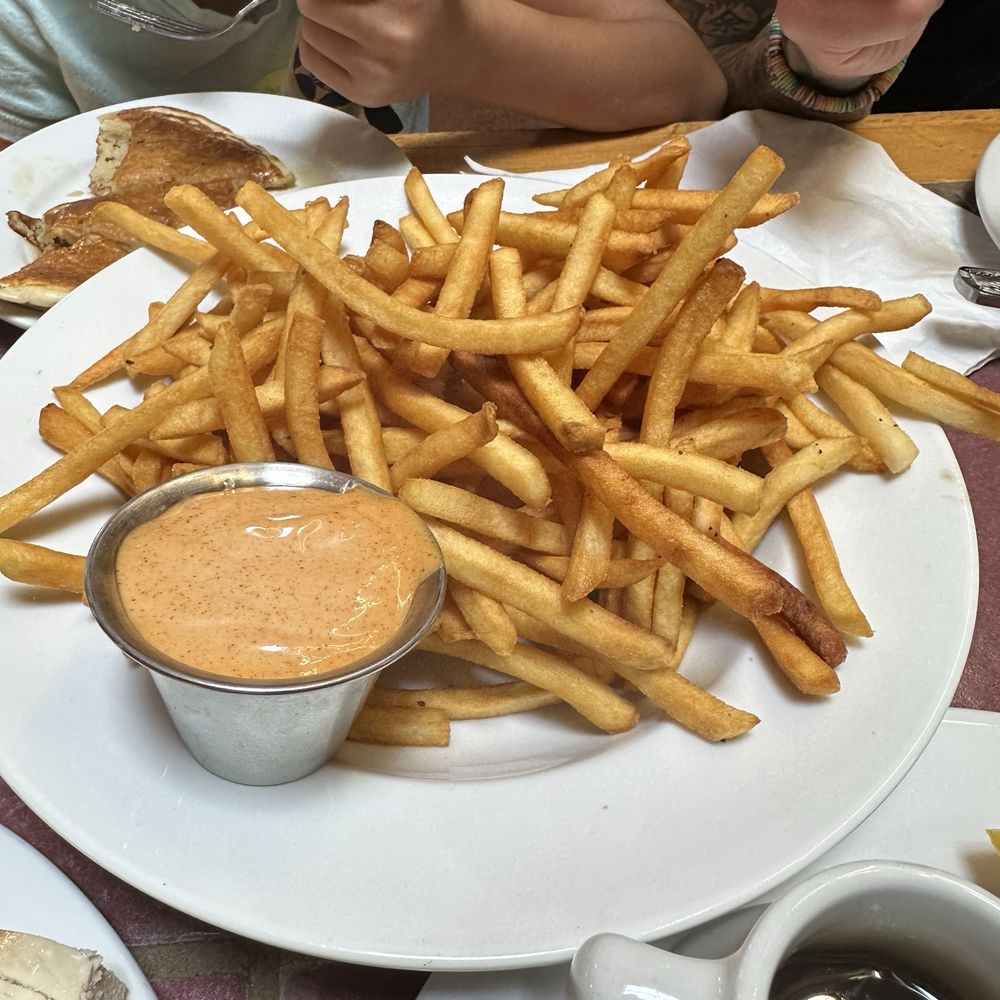 Ripplewood Cafe - Fries for the table - Breakfast & Brunch Near Me - Big Sur, California Ripplewood Cafe - Fries for the table - Breakfast & Brunch Near Me - Big Sur, California