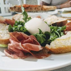 Italian Food Company - Prosciutto y burrata