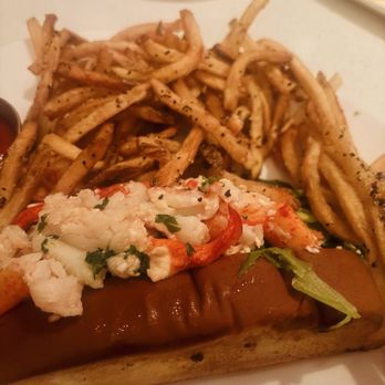 East Coast Provisions - Maine Lobster Roll - Sushi Bars Near Me - Richmond, Virginia