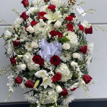 Casa Blanca Flowers - Beautiful floral arrangement - Florists Near Me - Oxnard, California Casa Blanca Flowers - Beautiful floral arrangement - Florists Near Me - Oxnard, California