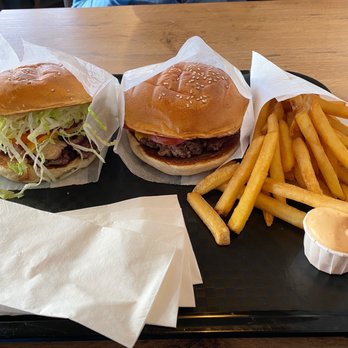 Joe’s Burger - Cheeseburgers, fries and chili dip - Burgers Near Me - Frankfurt, HE Joe’s Burger - Cheeseburgers, fries and chili dip - Burgers Near Me - Frankfurt, HE