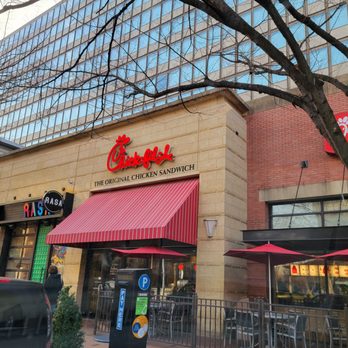 Chick-fil-A - ows the outside of a restaurant - Fast Food Near Me - Arlington, Virginia
