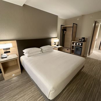 Hyatt Regency Seattle - King bed room - Hotels Near Me - Seattle, Washington Hyatt Regency Seattle - King bed room - Hotels Near Me - Seattle, Washington