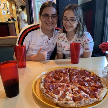 RoadHouse Pizza - Pizza Near Me - Crestline, California RoadHouse Pizza - Pizza Near Me - Crestline, California