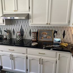 Added kitchen hardware to the cabinets. Added kitchen hardware to the cabinets.