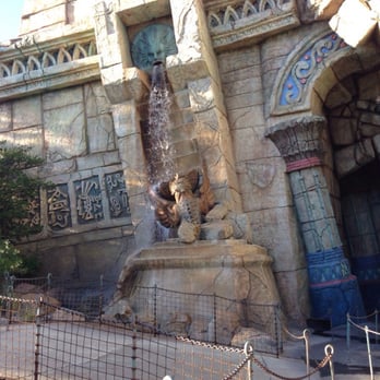 Universal Studios Florida - In a queue - Amusement Parks Near Me - Orlando, Florida
