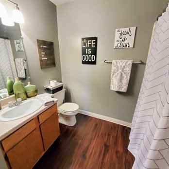 Traditions Town Homes - Hall/Guest Bathroom - Apartments Near Me - Franklin, Indiana