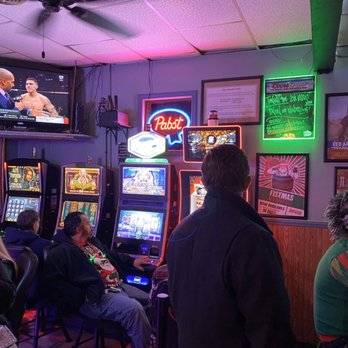 Uptown - Bar - Dive Bars Near Me - Westmont, Illinois