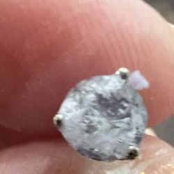 Bellezza & - Diamond earrings covered by the face mask