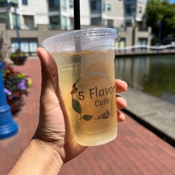 DOJA Tea Lounge - Suppose to be milky oolong? But it was just water down green tea with no milk - Desserts Near Me - Tualatin, Oregon