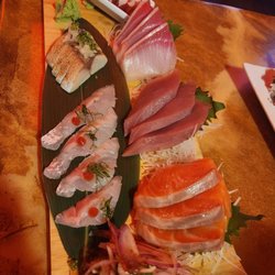 Sakana Sushi Bar & Japanese Cuisine - Large sashimi combo 3.5/5