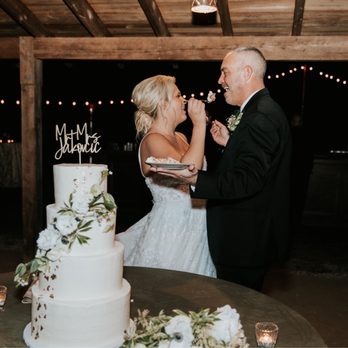 Cakes by Anna - Wedding cake - Custom Cakes Near Me - Woodstock , Georgia