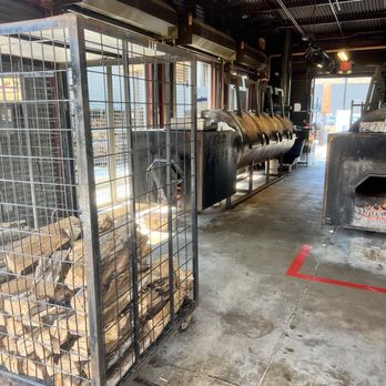 Terry Black's Barbecue - Waco - Burning wood - Barbeque Near Me - Waco, Texas Terry Black's Barbecue - Waco - Burning wood - Barbeque Near Me - Waco, Texas