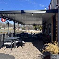 Maggie's Cafe - Outdoor seating