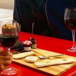 Macar - Great local reds with delicious cheeses.