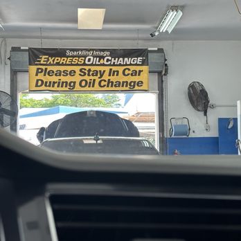 Sparkling Image - Stay in the car for a quick and speedy oil change! - Oil Change Stations Near Me - Aventura, Florida Sparkling Image - Stay in the car for a quick and speedy oil change! - Oil Change Stations Near Me - Aventura, Florida
