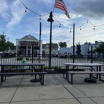 Beech Grove Greek’s Pizzeria - Outside seating - Pizza Near Me - Beech Grove, Indiana Beech Grove Greek’s Pizzeria - Outside seating - Pizza Near Me - Beech Grove, Indiana