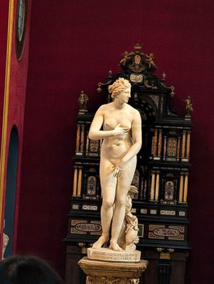 Uffizi Galleries by null