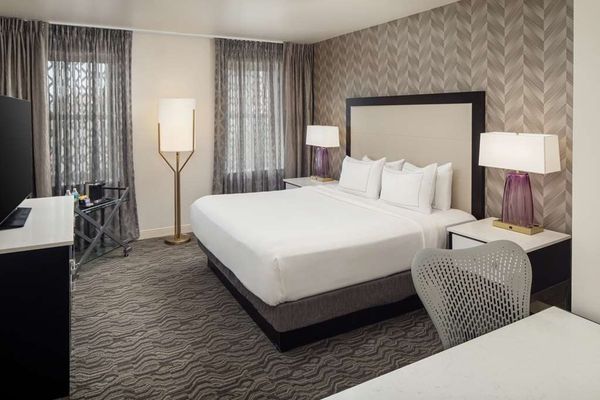 DoubleTree Suites by Hilton Hotel Detroit Downtown - Fort Shelby by null
