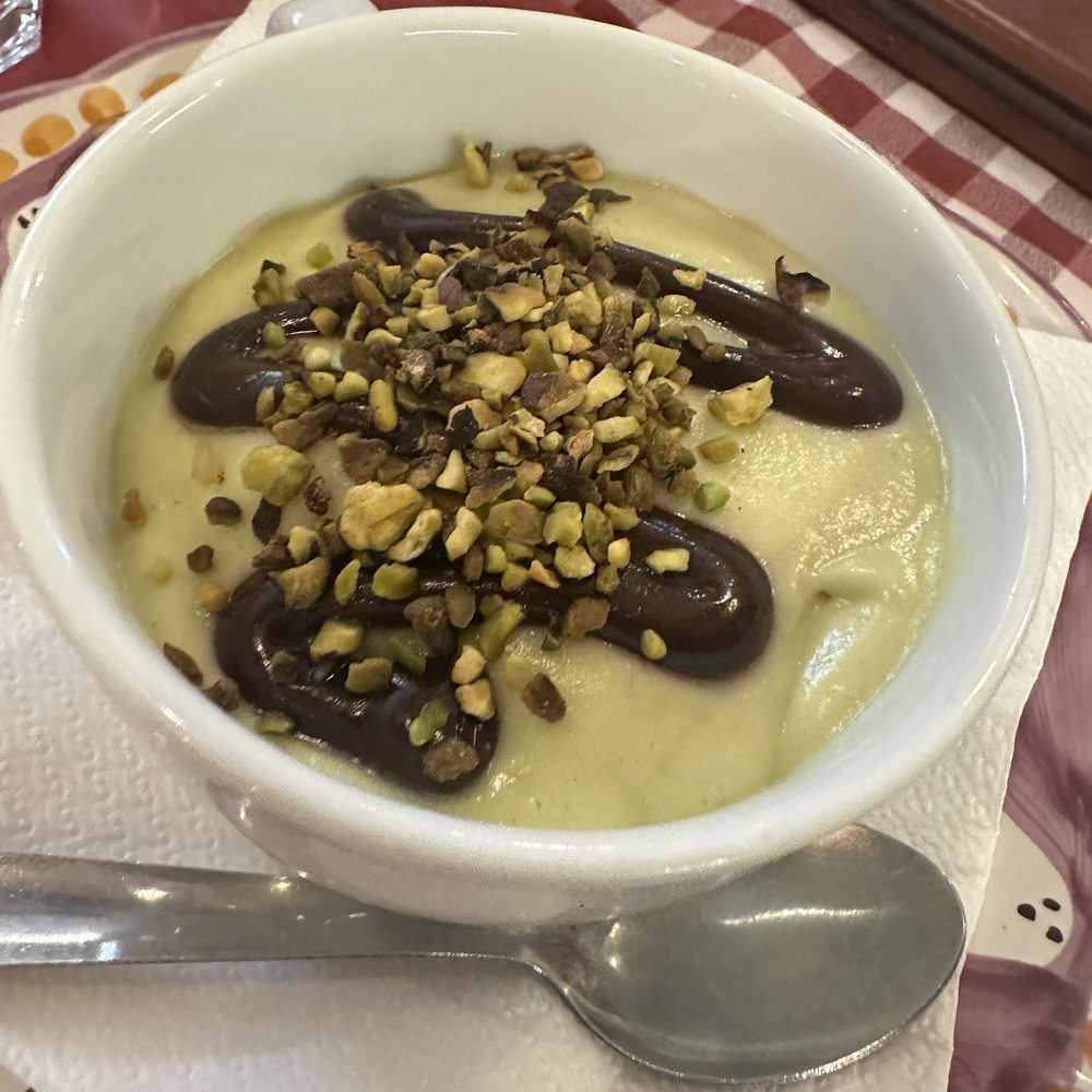 Restaurant Spaccanapoli Da Daniele - Pistachio - Italian Near Me - Barcelona, B Restaurant Spaccanapoli Da Daniele - Pistachio - Italian Near Me - Barcelona, B