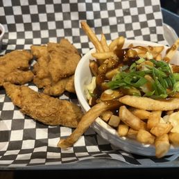 Chicken tenders w/Poutine Chicken tenders w/Poutine