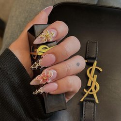 Nails with design