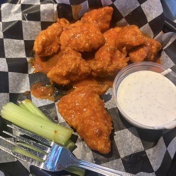 Caddies - Buffalo wings boneless - American Near Me - Bethesda, Maryland
