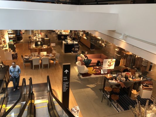 Crate & Barrel by null