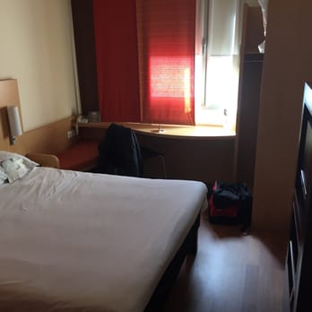 Ibis - Hotels Near Me - Barcelona, B