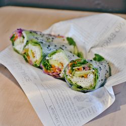 Vui Ve Eatery - Rainbow Roll (Vegan)