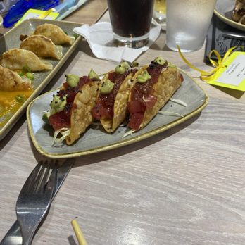 Moku Kitchen - Cocktail Bars Near Me - Honolulu, Hawaii