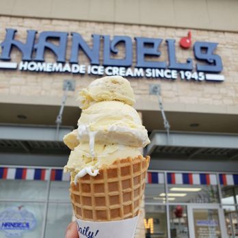 Handel's Homemade Ice Cream - Banana cream pie ice cream - Ice Cream & Frozen Yogurt Near Me - Little Elm, Texas