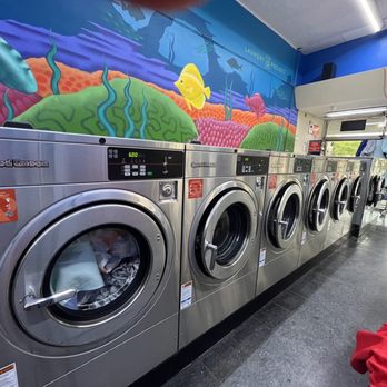Clothesline Laundry - Washers large / 2 Texas style washers at the end for very large loads - Laundromat Near Me - Saint Petersburg, Florida