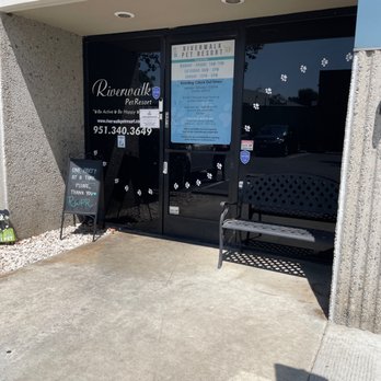 Riverwalk Pet Resort - Pet Groomers Near Me - Riverside, California